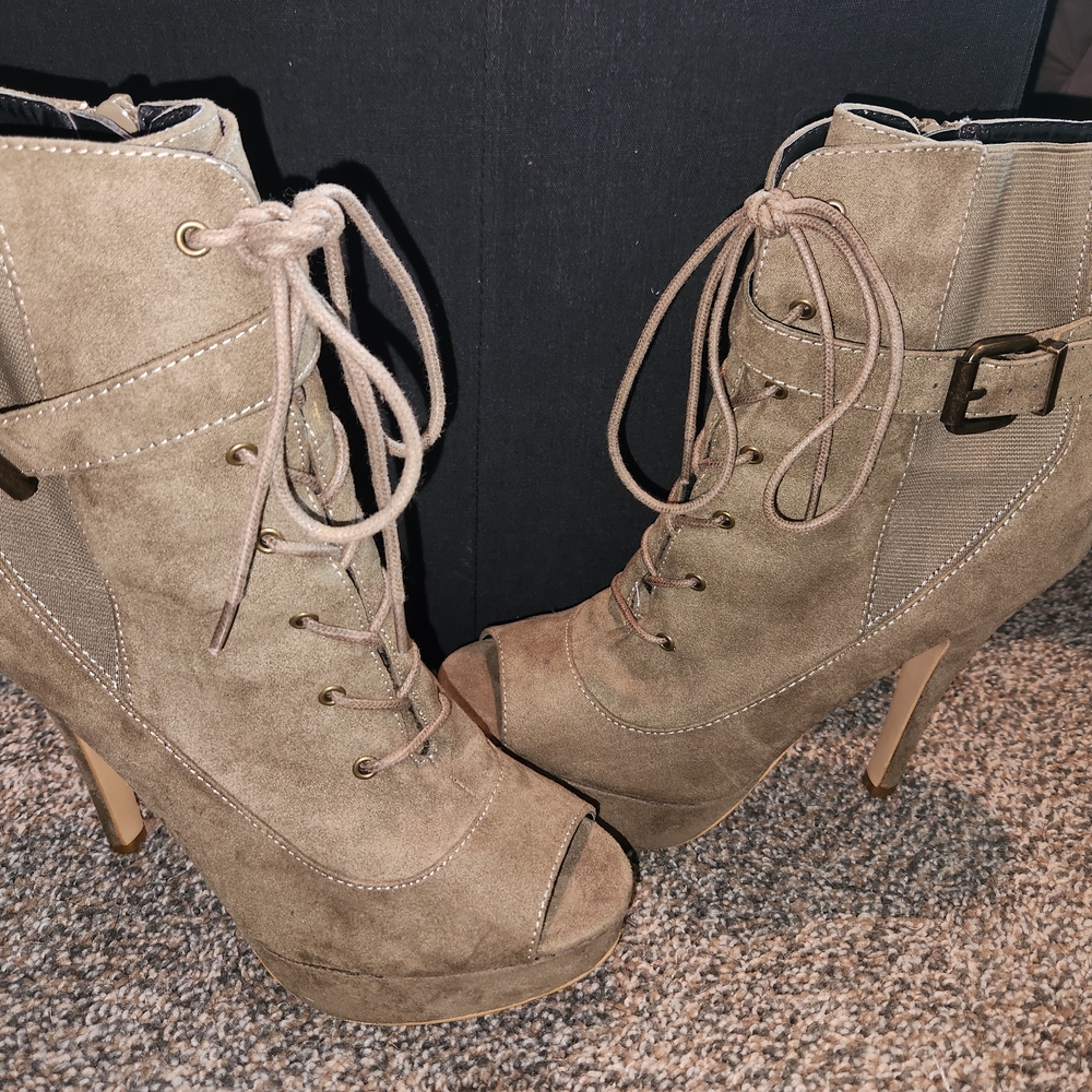 Stylish Tan Lace-Up Ankle Boots